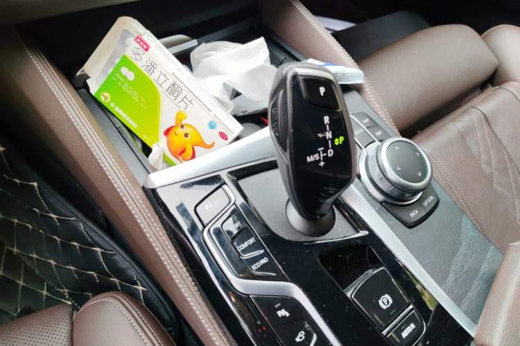 Used BMW 5 Series 2022 Second Facelift 530Li Luxury Version M Sport Package Gear Lever