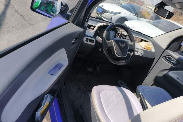Used Wuling Hongguang MINIEV 2022 Macaron Premium Model – Lithium Iron Phosphate Driver Seat
