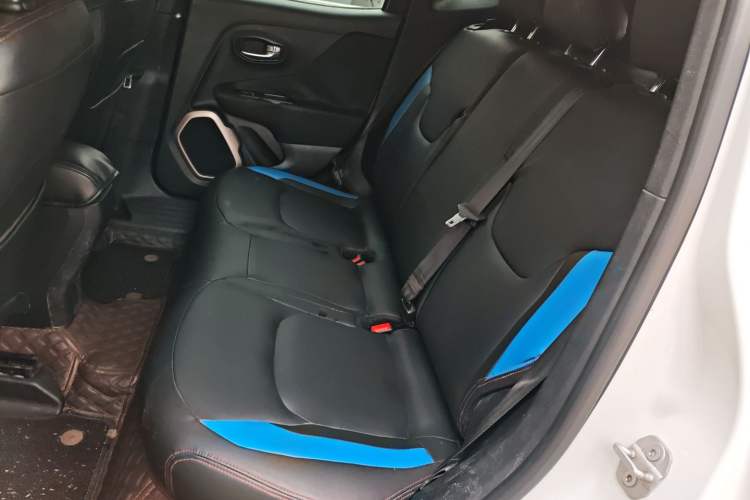 Used Jeep Renegade 2018 Connected Large Screen Version 180T Automatic Kinetic Edition+ Left Rear Seat