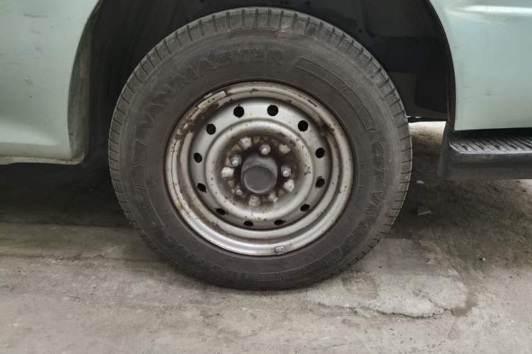 Used Jinbei Hiace 2011 2.0L 5th Generation Kuaiyunwang Standard Version 4G19 Right Front Wheel Hub