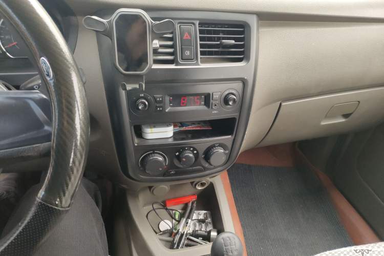 Used Wuling Rongguang V 2018 1.5L Practical Version Audio And AC Panel