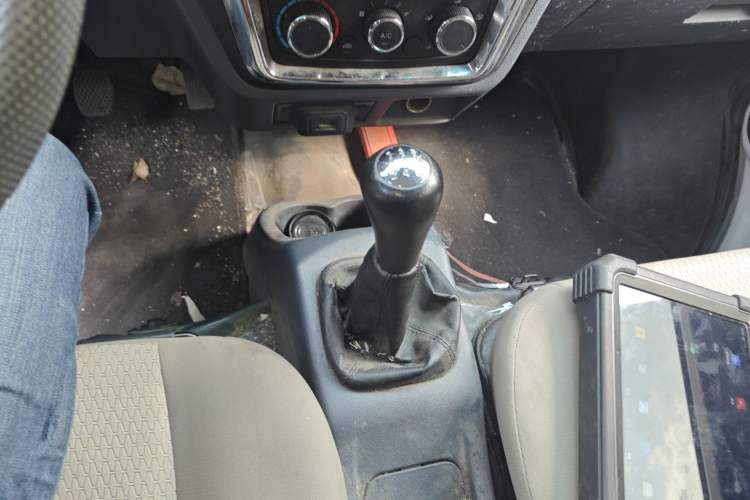 Used Jinbei Hiace X30 2023 1.5L Wealthy-Style Passenger Van 5/6/7-Seater Non-Air-Conditioned Version SWC15M
