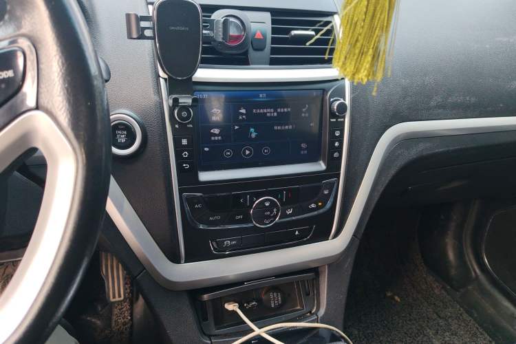 Used Geely Auto Emgrand New Energy 2016 EV Elite Model Audio And AC Panel