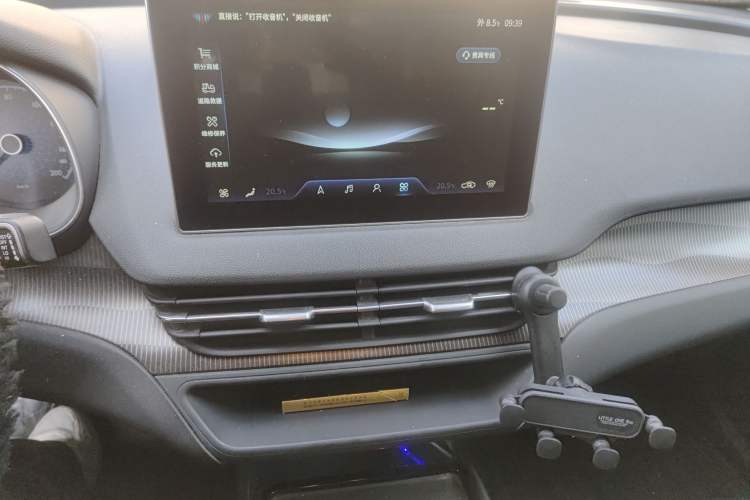 Used Hongqi E-QM5 2022 431 km Charge & Enjoy Edition
