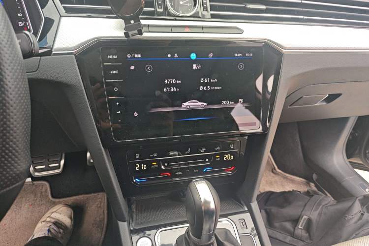 Used Volkswagen Magotan 2023 2 Million Units Commemorative Edition 330TSI DSG Luxury Version Audio And AC Panel