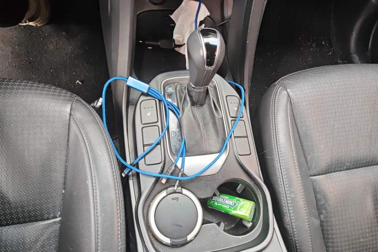 Used Hyundai Grand SantaFe 2013 3.0L 7-Seater Four-Wheel-Drive Comfort Edition Gear Lever