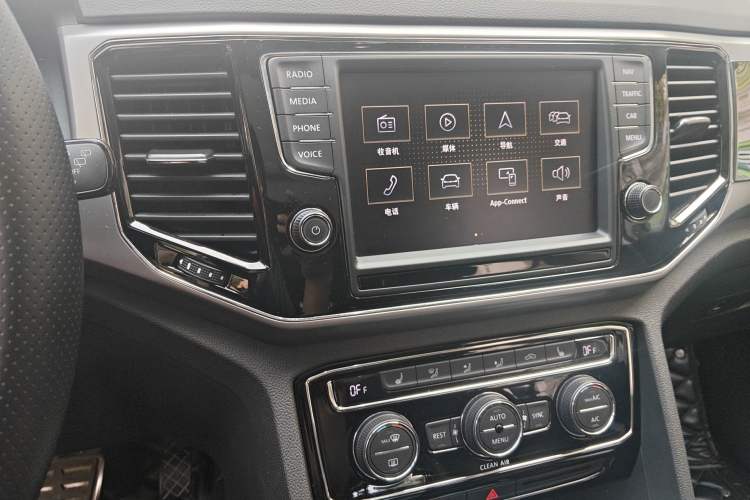 Used Volkswagen Teramont 2017 380TSI Four-Wheel Drive Luxury Edition Audio And AC Panel