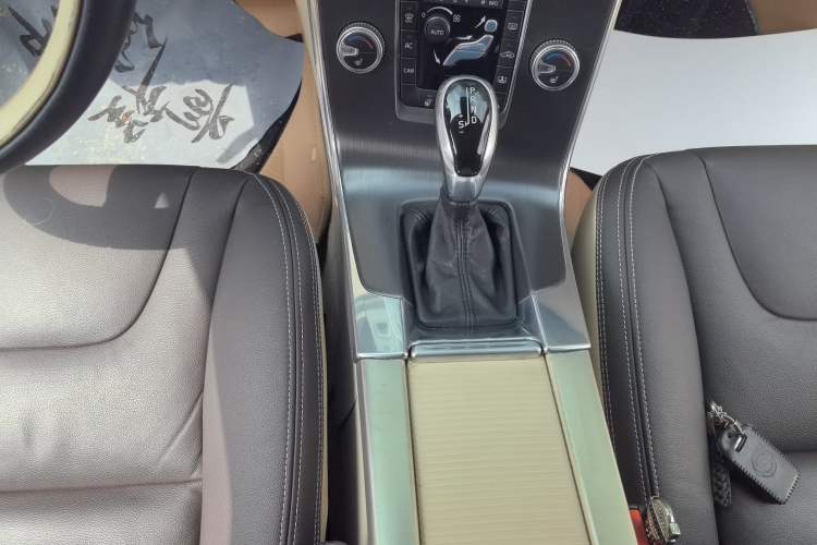 Used Volvo S60 2014 S60L T5 Smart Upgrade Edition Gear Lever