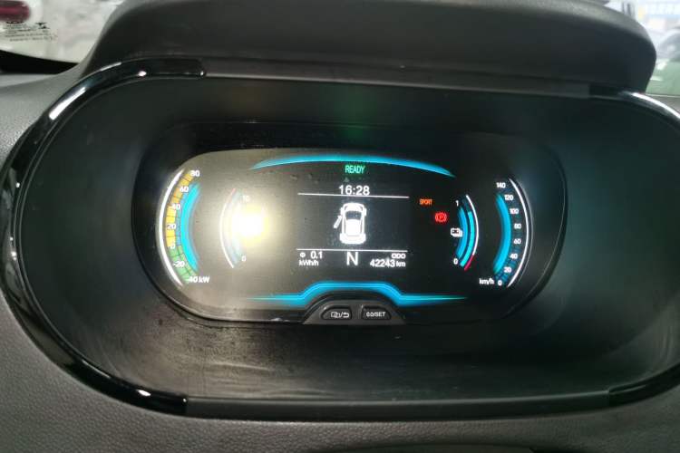 Used Chery New Energy Little Ant 2022 Restyled Version Sweet Pink Edition Half-Sugar Version 30.6 kWh 30 kW 301 km