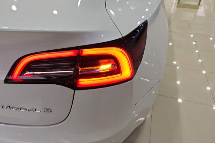 Used Tesla Model 3 2019 Standard Range Rear-Drive Upgraded Version Exterior 3