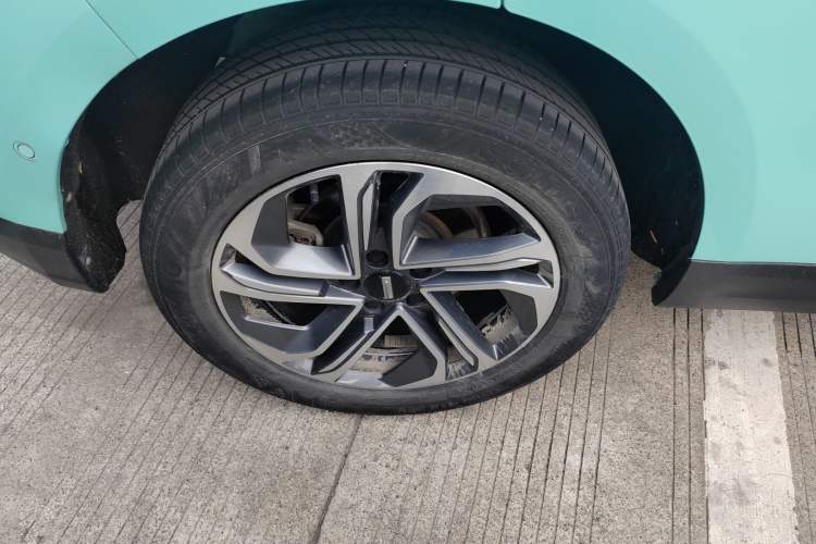 Used Wey Macchiato 2021 1.5L DHT Master Edition Right Rear Wheel Hub