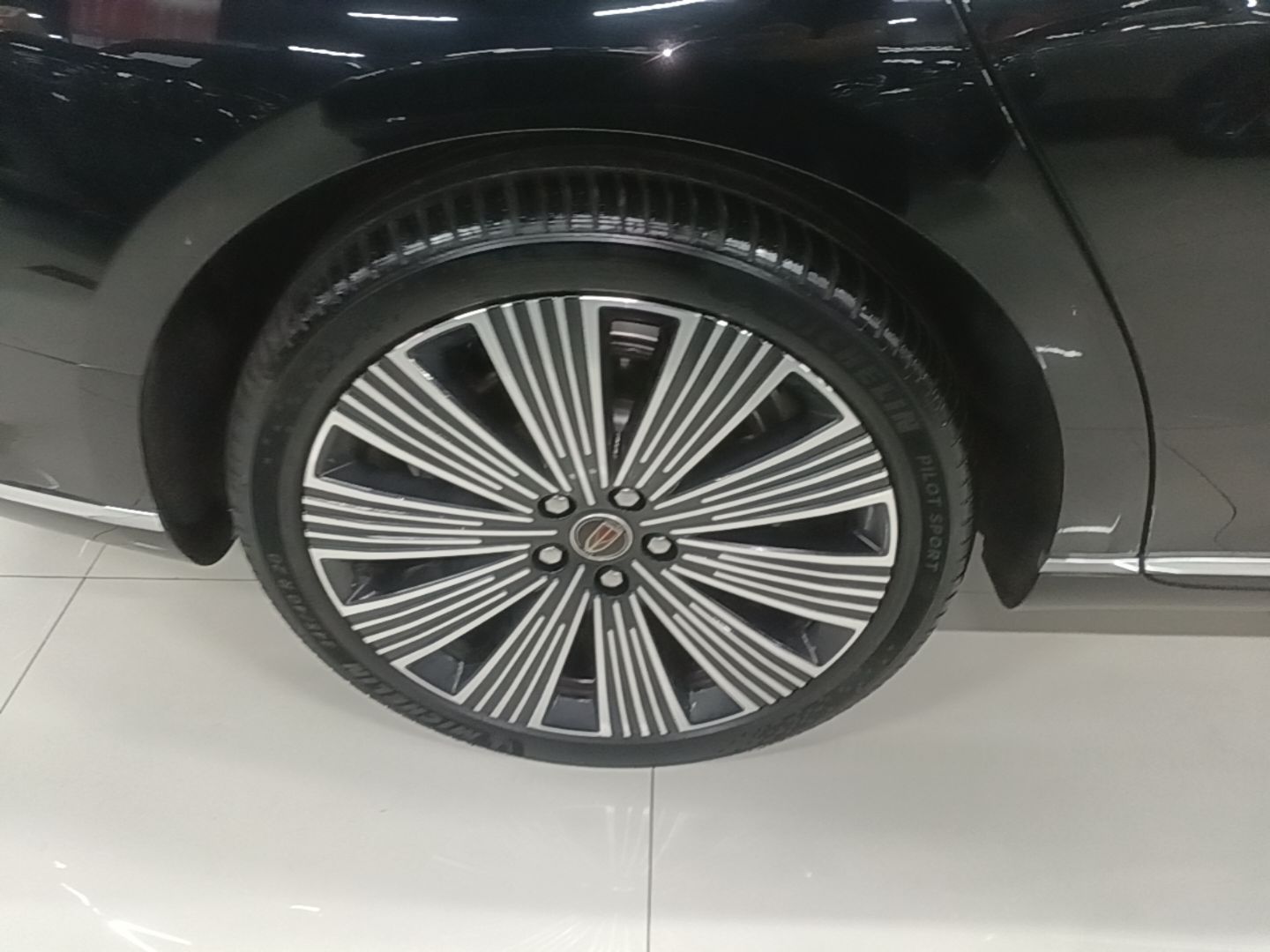 Hongqi H9 2025 2.0T Two-Wheel-Drive Flagship Luxury Business Edition 5 Seats — снимка 11