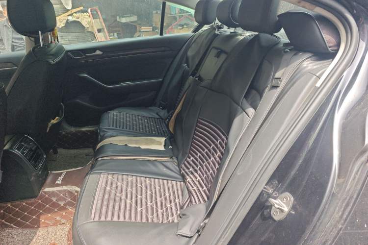 Used Volkswagen Magotan 2019 330TSI DSG Luxury Version China VI Standard Left Rear Seat