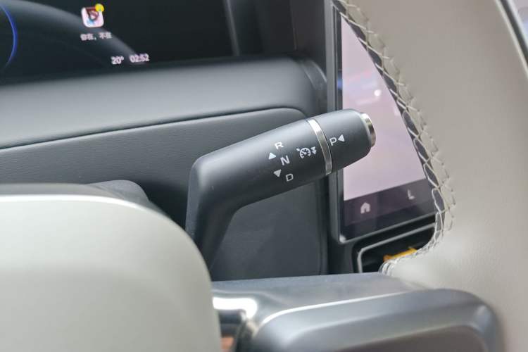 Used iCAR V23 2026 Model 401 Two-Wheel Drive Super Sports Edition Gear Lever