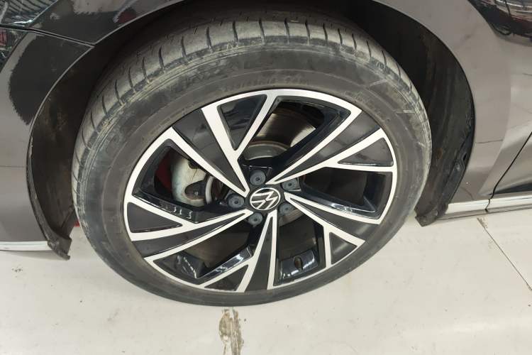 Used Volkswagen Magotan 2020 330TSI DSG Luxury Edition Left Front Wheel Hub