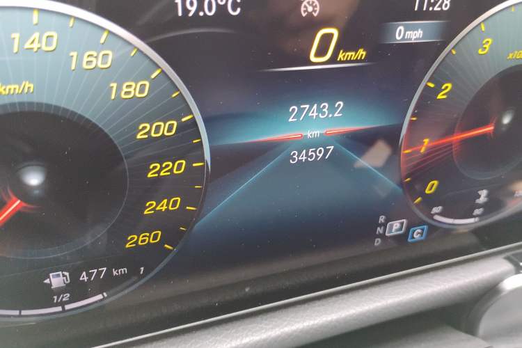 Used Mercedes-Benz GLB 2023 GLB 220 Fashion Model Odometer Close Up