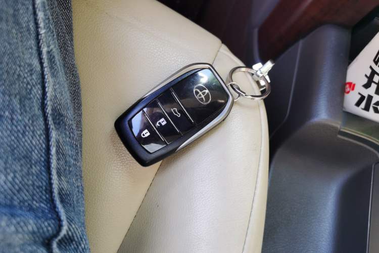 Used Toyota Prado 2014 4.0L Automatic TX-L NAVI Vehicle Key