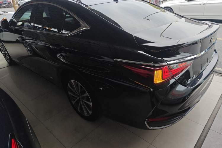 Used Lexus ES 2022 300h Excellence Edition