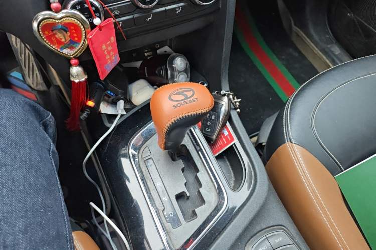 Used Soueast DX7 2018 1.5T Automatic Glory Edition Gear Lever