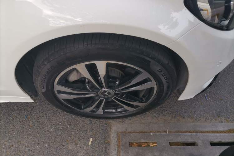 Used Mercedes-Benz C-Class 2018 C 200 Sport Edition Right Front Wheel Hub