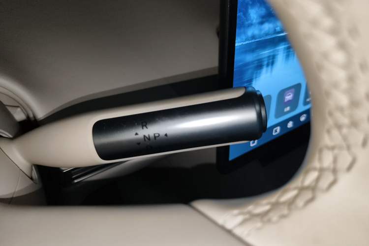 Used Hima Luxeed R7 2024 All-Electric 667 km Max Gear Lever