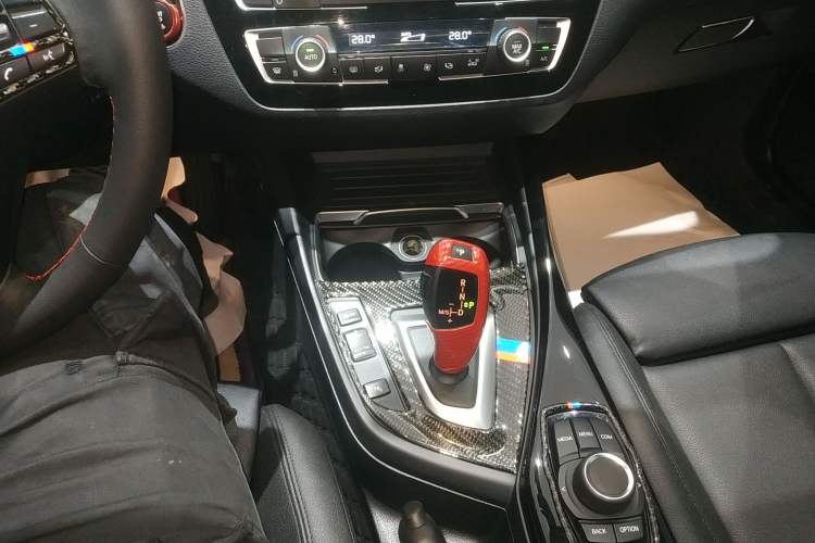 Used BMW 2 Series 2019 225i Sport Design Package Gear Lever