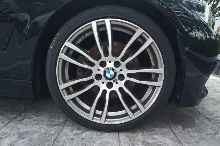 Used BMW 4 Series 2019 430i Convertible M Sport Night Edition Right Front Wheel Hub
