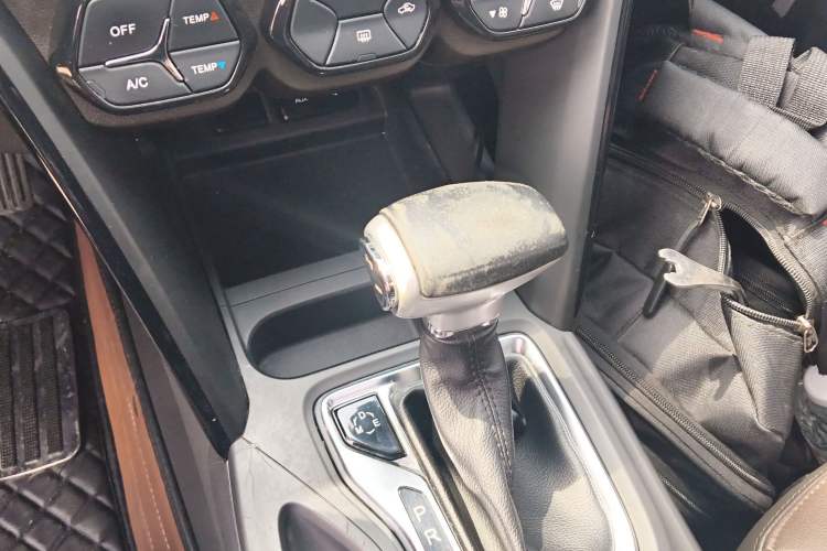 Used GAC Trumpchi GS4 2017 235T Automatic Two-Wheel Drive Elite Edition Gear Lever