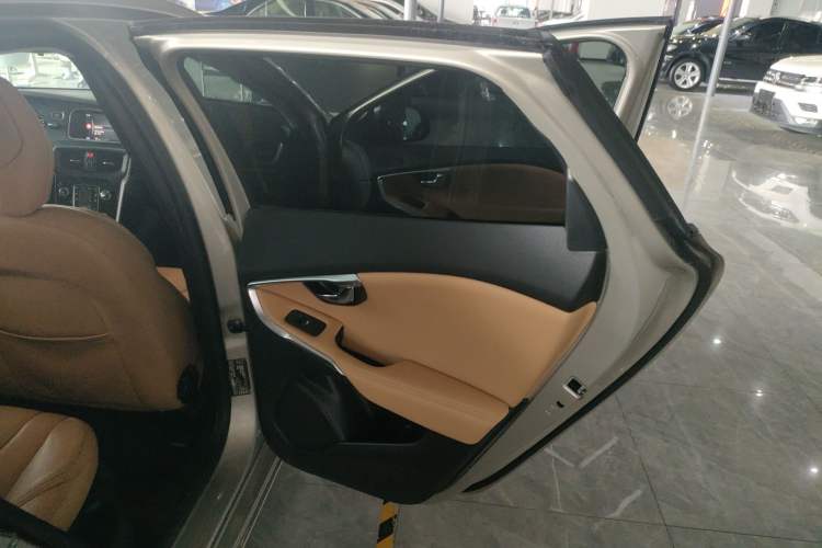 Used Volvo V40 2018 T3 Zhiyi Edition
