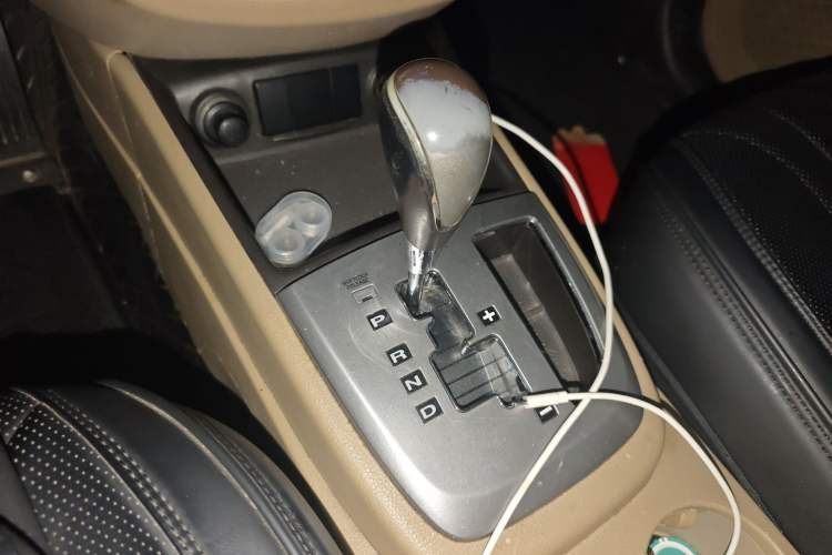 Used Hyundai Santa Fe Classic 2012 2.4 Comfort Edition 7-Seater Four-Wheel Drive Gear Lever