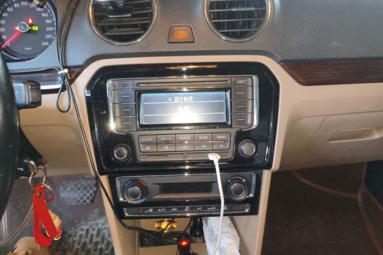 Used Volkswagen Jetta 2013 1.6L Automatic Luxury Model Audio And AC Panel