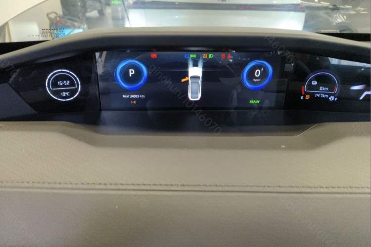 Used Changan UNI-V iDD 2023 ZhiDian iDD 1.5T 113km Smart & Fun Version
