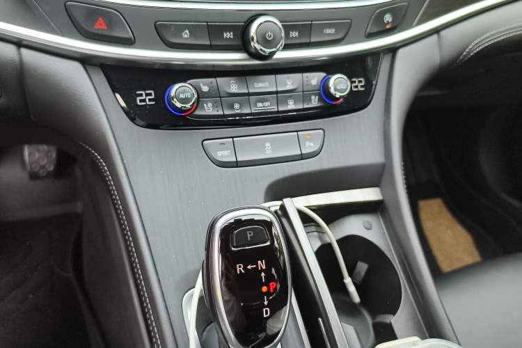 Used Buick LaCrosse 2016 20T Elite Edition Audio And AC Panel