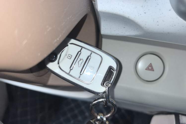 Used Wuling Hongguang MINIEV 2024 3rd Generation 215km Youth Edition Vehicle Key