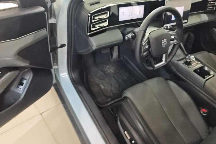 Used BYD Qin L 2025 DM-i Smart Drive 120KM Superior Model