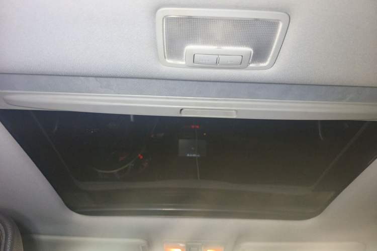 Used Kia Sorento 2012 2.4L Gasoline Luxury Edition Headliner