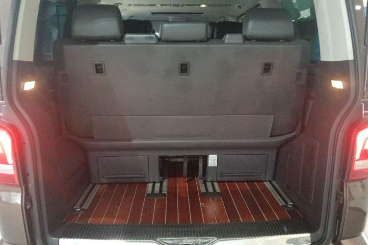 Used Volkswagen Multivan 2012 2.0 TSI Two-Wheel-Drive Luxury Edition