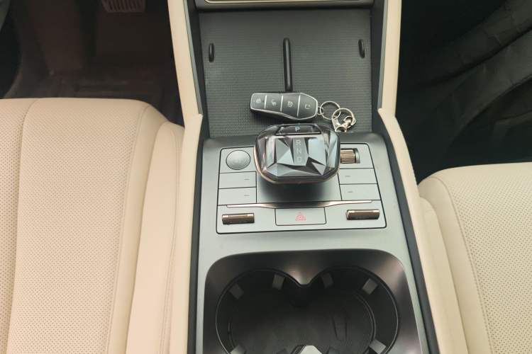 Used BYD Qin L 2024 DM-i 120KM Leading Model Gear Lever
