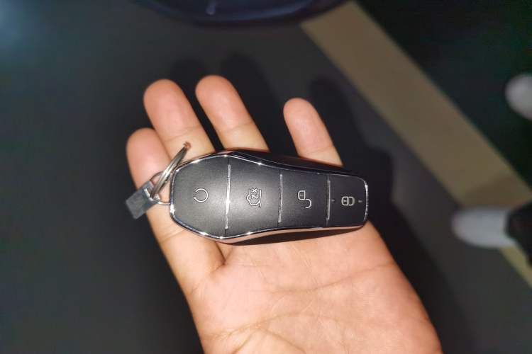 Used BYD Song Pro New Energy 2024 HONOR Edition DM-i 71KM Navigation Model
