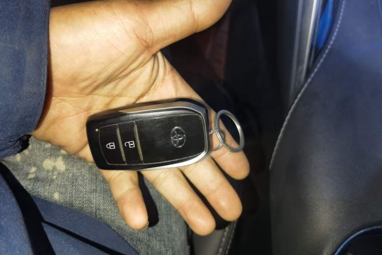 Used Toyota Harrier 2022 2.0L CVT Two-Wheel Drive Deluxe Edition Vehicle Key