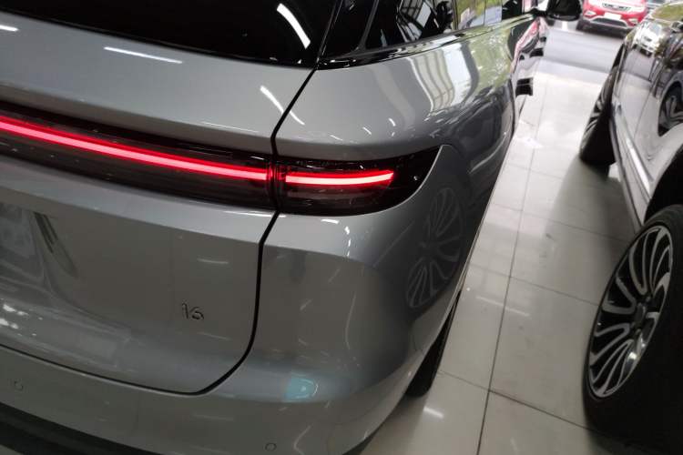 Used Li Auto i6 2025 Model Two-Wheel-Drive Standard Type Exterior 3