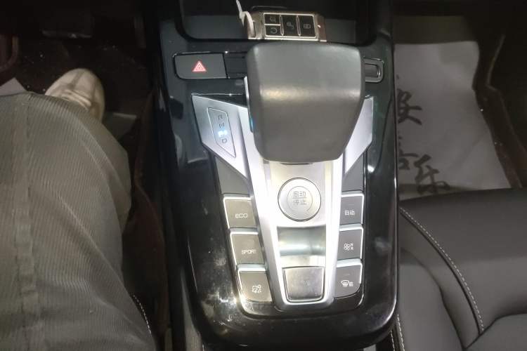 Used BYD Yuan New Energy 2019 EV535 Smart Connect Trendsetting Model Gear Lever