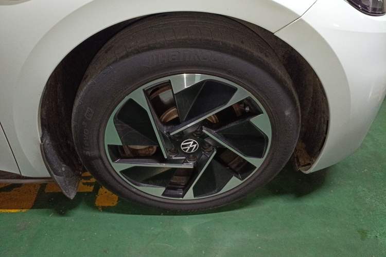 Used Volkswagen ID.3 2021 Pure Edition Right Front Wheel Hub