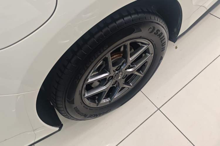 Used BYD Seal 06 New Energy 2024 DM-i 80KM Luxury Model Right Rear Wheel Hub