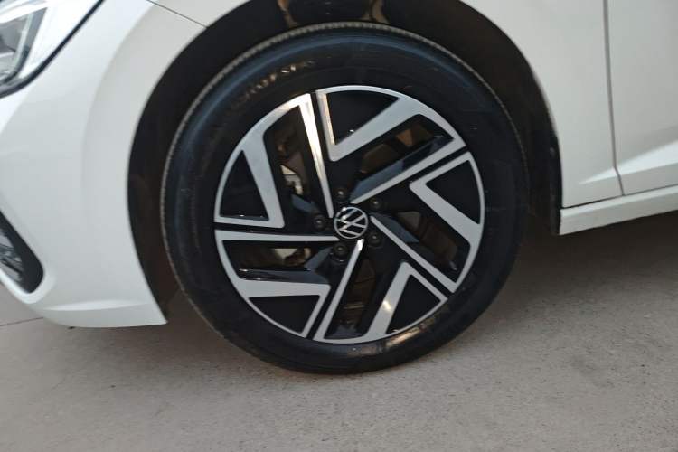 Used Volkswagen Sagitar 2024 300TSI DSG Excellence Edition Left Front Wheel Hub