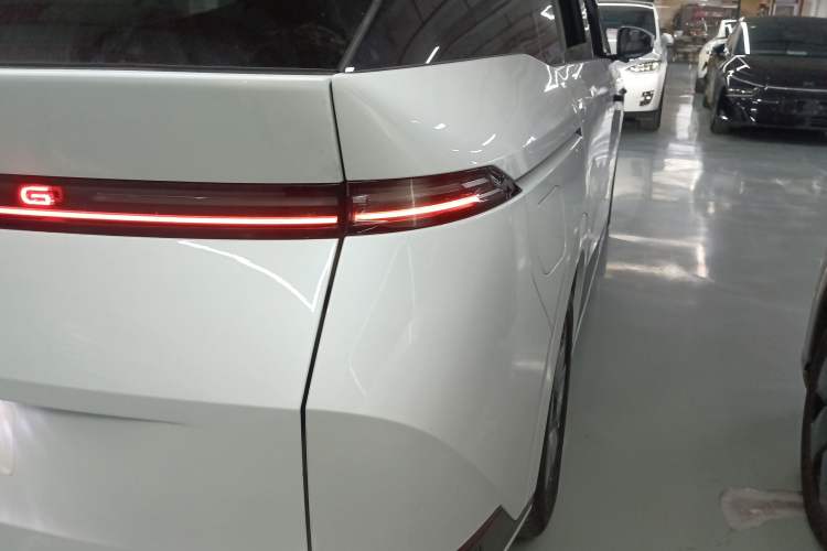 Used XPeng X9 2024 702 Ultra-Long Range Max
