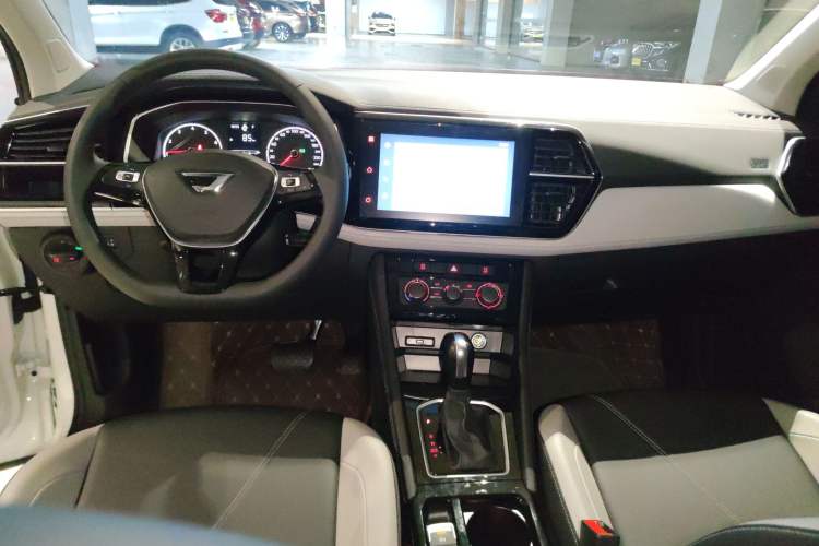 Used Jetta VS5 2026 Model, 280TSI Automatic Pioneer Edition Center Console