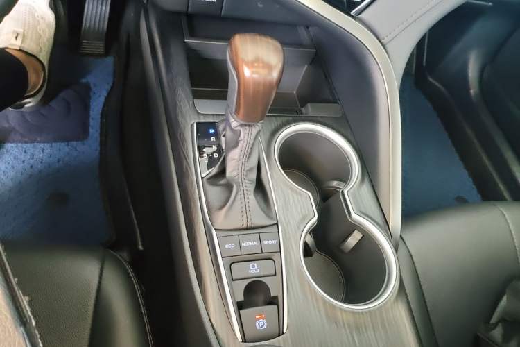 Used Toyota Camry 2023 2.5G Luxury Edition Gear Lever