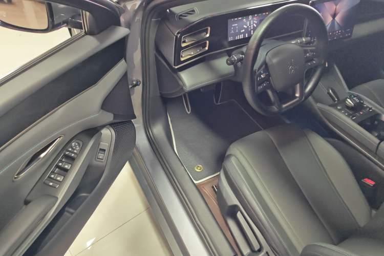 Used BYD Qin L 2025 DM-i Smart Drive 80KM Leading Model Driver Seat