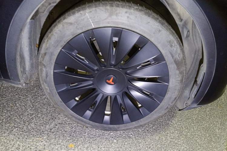 Used Tesla Model Y 2022 Revised Version Rear-Wheel Drive Right Front Wheel Hub